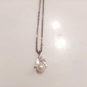 14K white gold pearl necklace